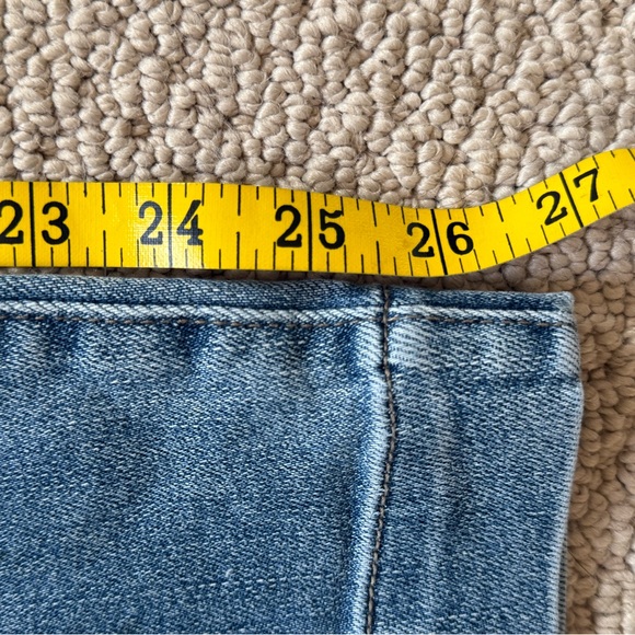 Kut from the Kloth Medium Wash Ankle Jeans with Zipper.  Size 8 - Picture 8 of 9